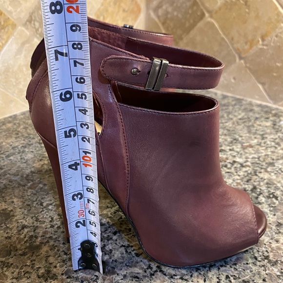 Beautiful BN Shoemint "Leila" Booties in size 6.5 Color:Wine NEW IN THE BOX - Picture 12 of 16